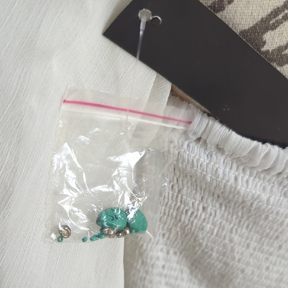 Elegant White Blouse with Turquoise Accents - Picture 5 of 5